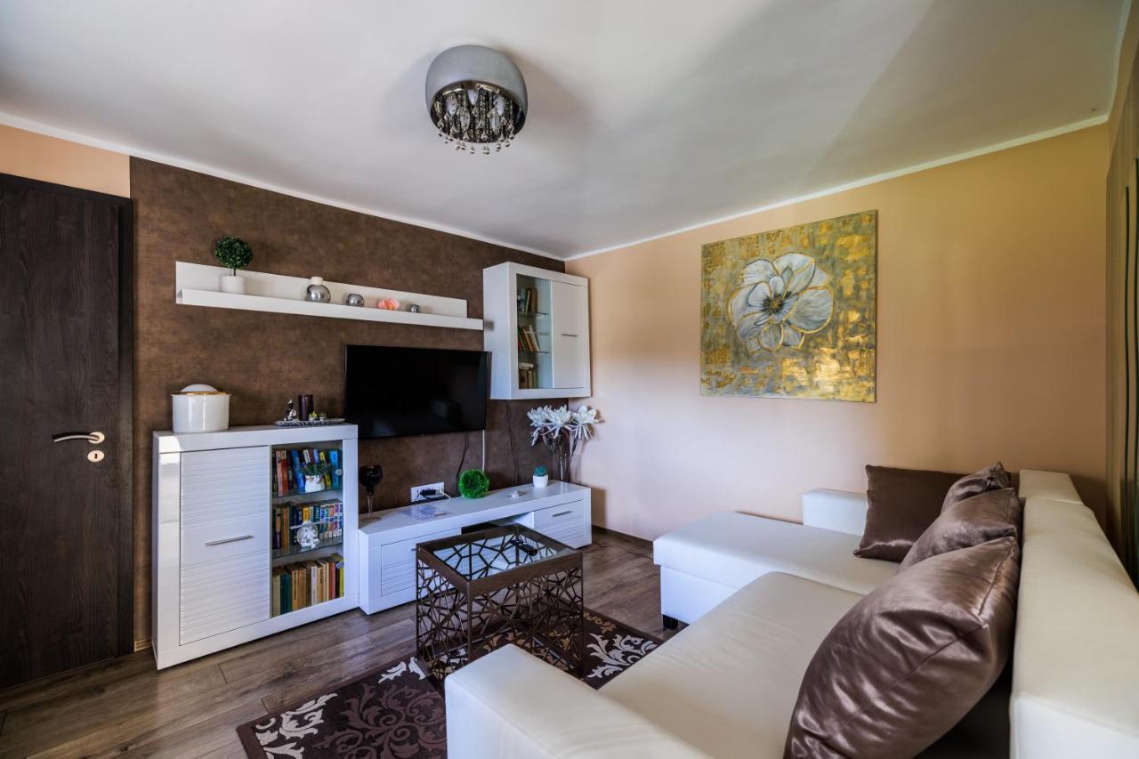 Fekete Orchidea Apartman Balatonkenese Εξωτερικό φωτογραφία