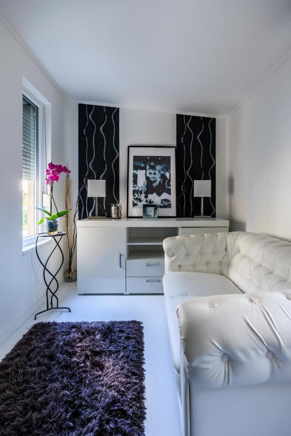 Fekete Orchidea Apartman Balatonkenese Εξωτερικό φωτογραφία